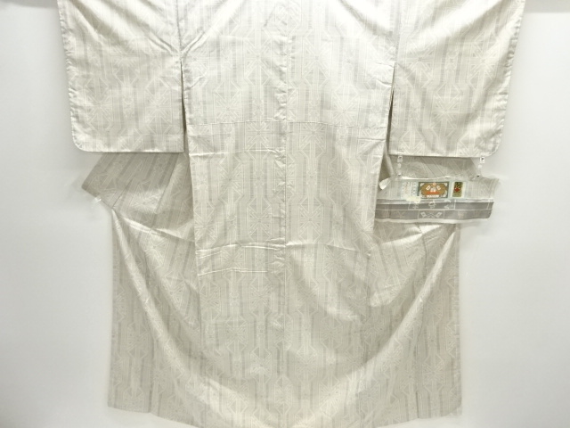 未使用品　幾何学模様織出し本場白大島紬着物（7マルキ）